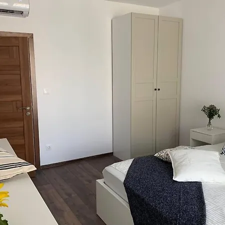 Apartment 2 Bedroom Across The Sea Garden - Brand New, Parking Varna