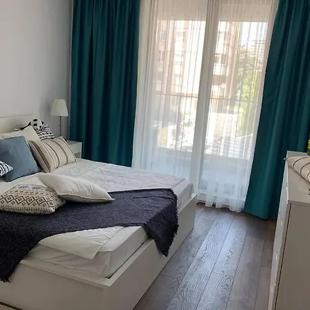 Apartment 2 Bedroom Across The Sea Garden - Brand New, Parking *