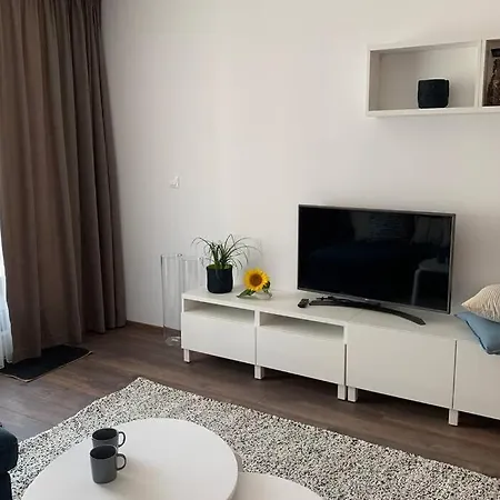 Apartment 2 Bedroom Across The Sea Garden - Brand New, Parking *